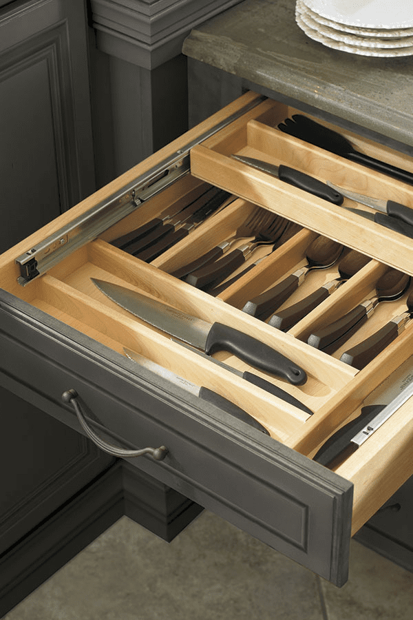 knives organized in drawer